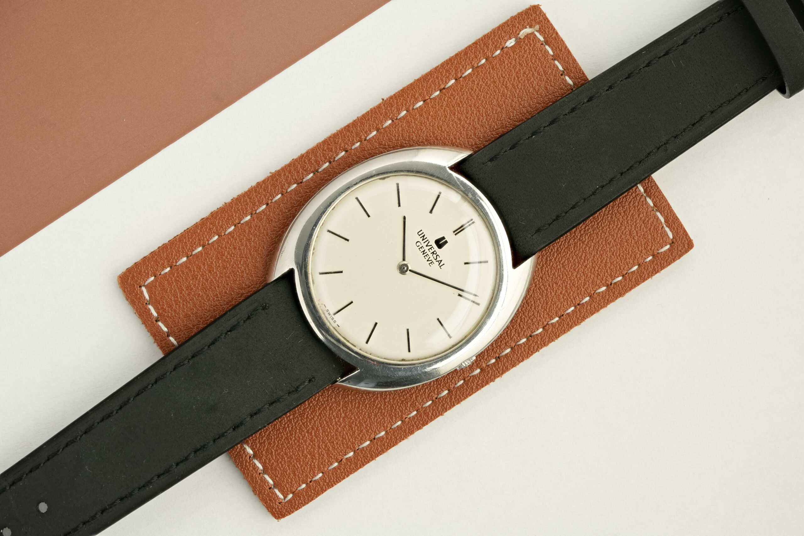 Universal Genève - White Shadow Freshly Serviced - C-shape Case